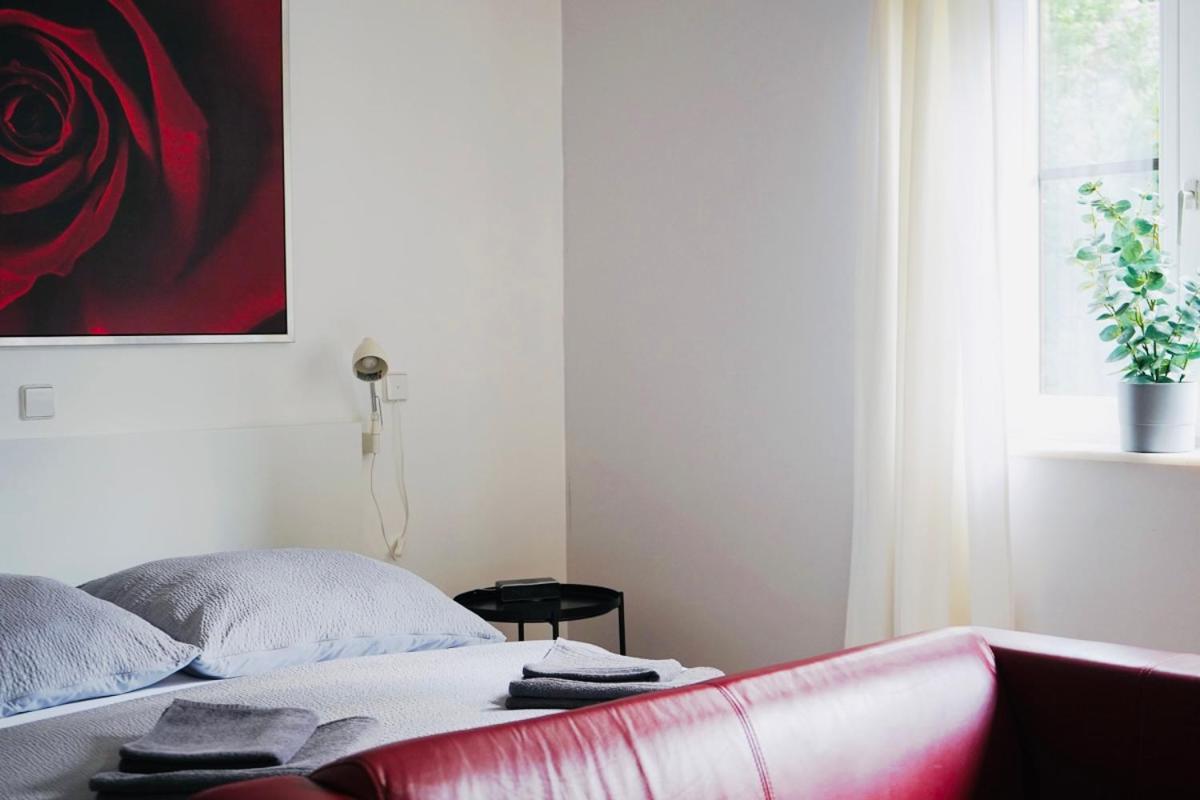 Haus Im Gruenen Fuer 6 Personen-3 Schlafzimmer- 3 Baedern -waschmaschine-grosse Terrasse- Vollausgestattete Kueche Apartment Wolfsburg